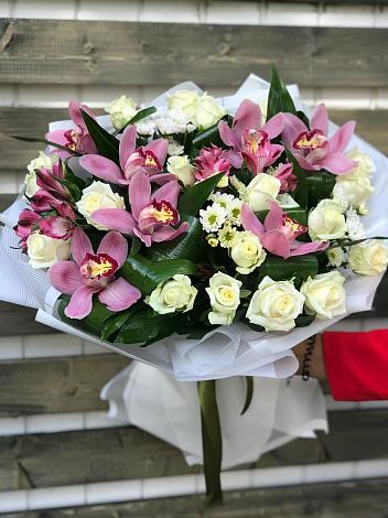 Букет цветов из: Розы и Хризантемы в Спасс