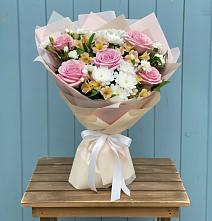 Букет цветов из:  Гвоздики, Орхидеи и Розы #REPLACE_PRED# Спасс