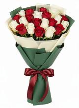 Букет Микс из красных и белых роз в Спасс