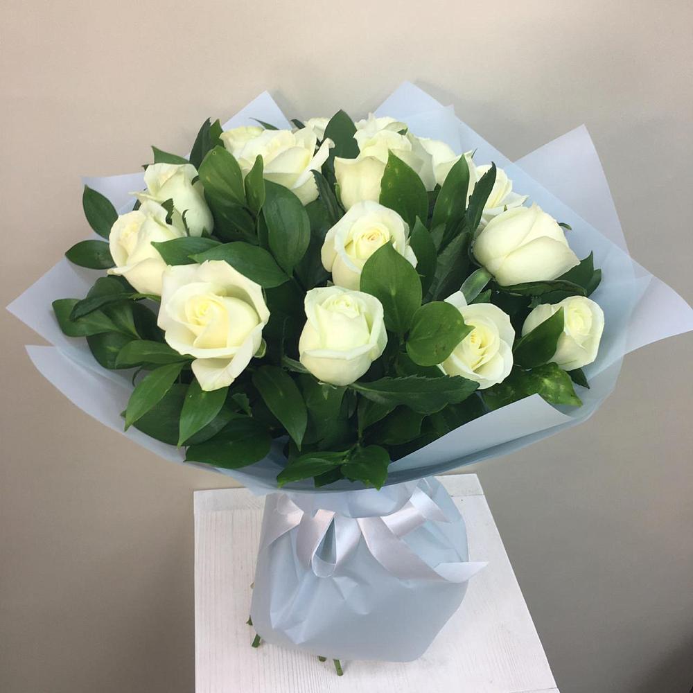 Букет 15 Белых роз Проуд в Спасс