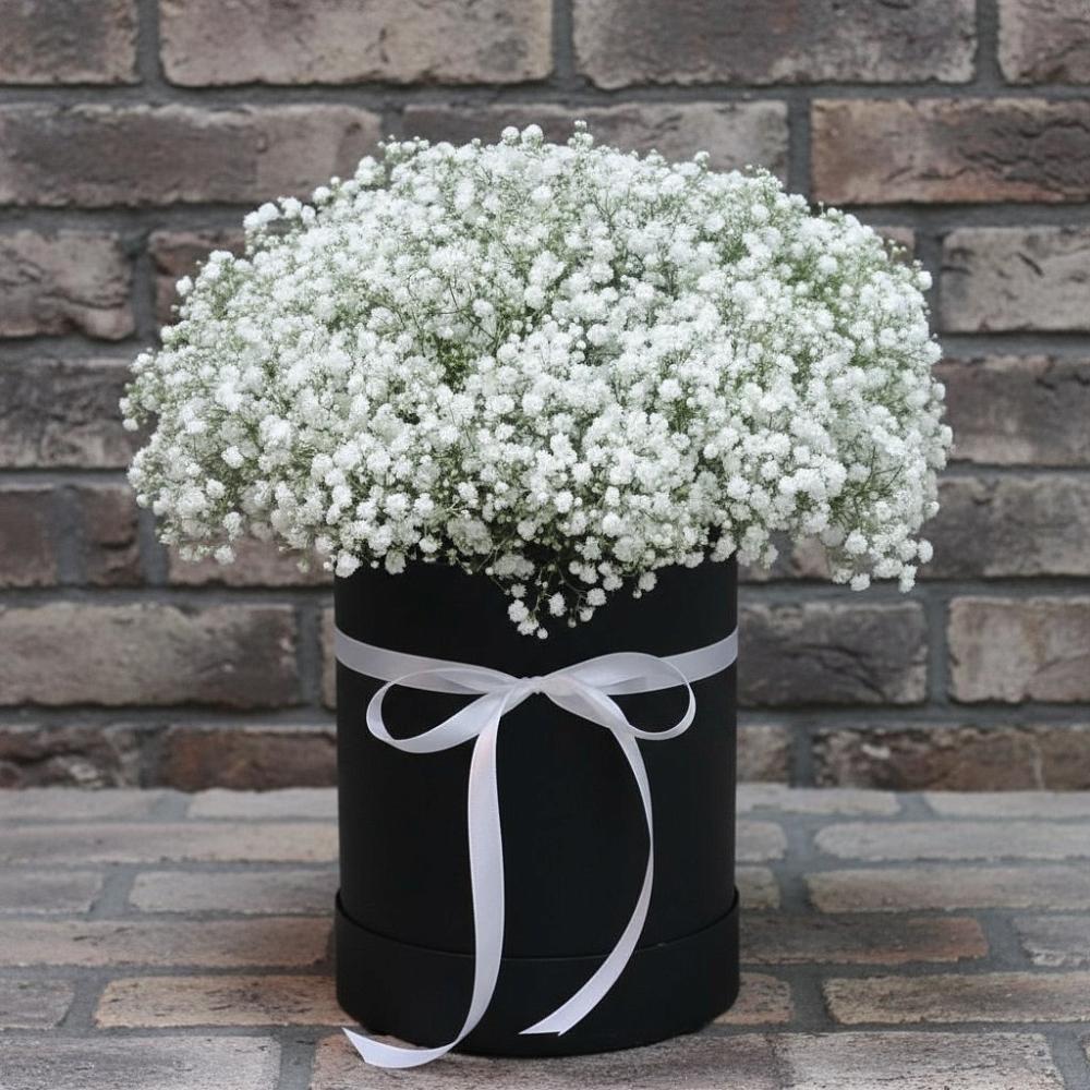 Цветочная композиция из Гипсофила в шляпной коробке в Спасс