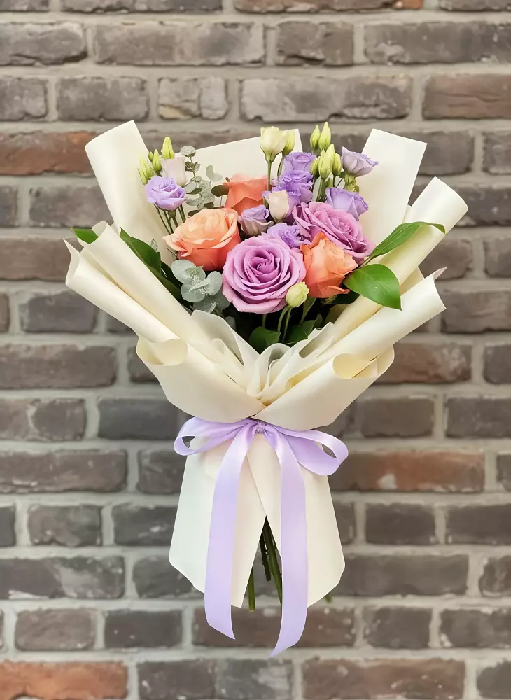 Букет цветов из: Лизиантусы и Розы в Спасс