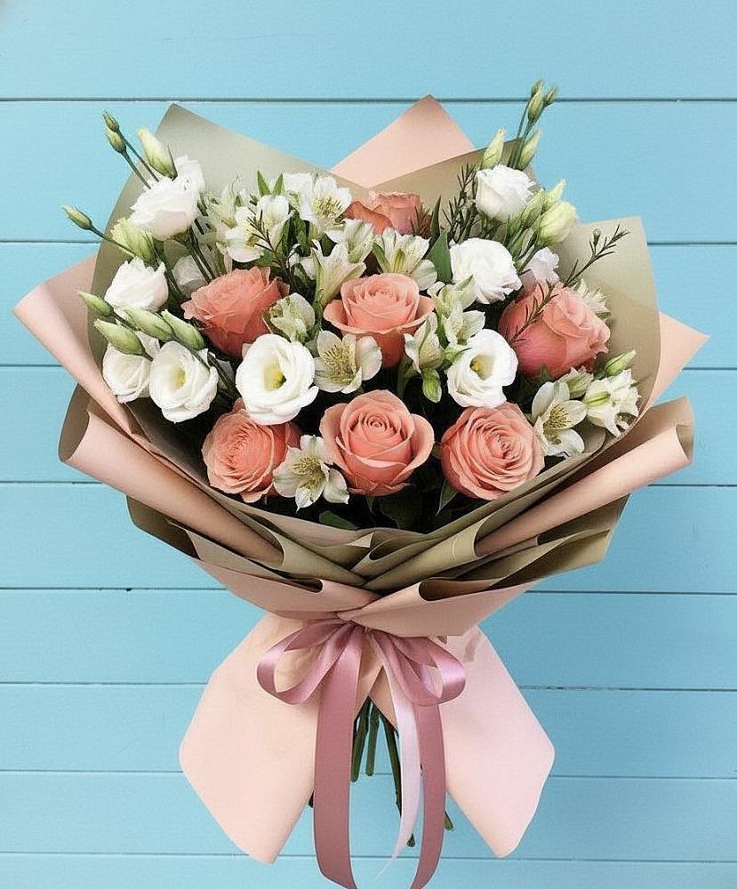 Букет цветов из: Розы, Альстромерии и Лизиантусы в Спасс