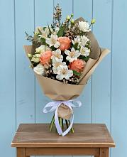 Букет цветов из:  Альстромерии, Лизиантусы, Розы и Хризантемы в Спасс