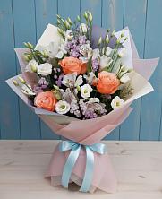 Букет цветов из:  Лизиантусы, Розы, Альстромерии и Гипсофила в Спасс