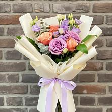 Букет цветов из:  Лизиантусы и Розы в Спасс