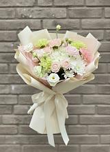 Букет цветов из:  Гвоздики, Розы, Лизиантусы и Хризантемы в Спасс