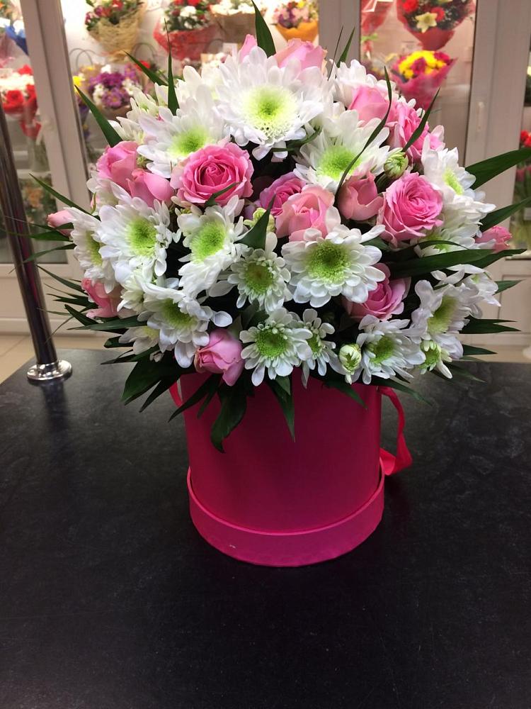 Цветочная композиция из Розы и Хризантемы в шляпной коробке в Спасс