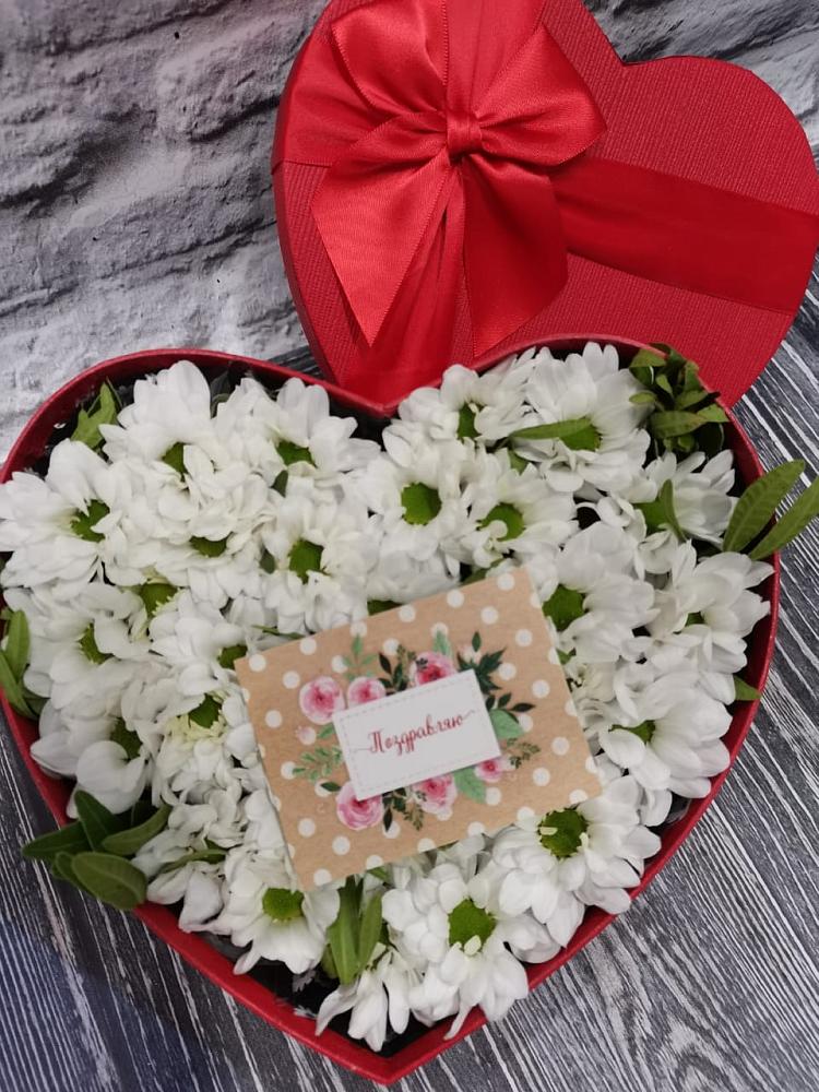 Цветочная композиция из Хризантемы в виде сердца в Спасс
