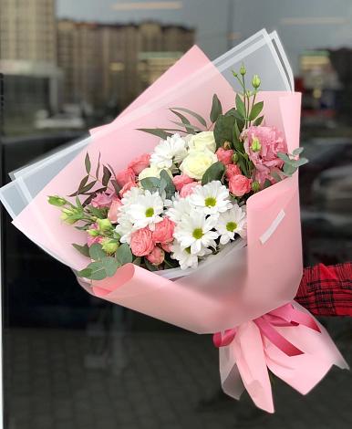 Букет цветов из: Розы, Лизиантусы и Хризантемы в Спасс
